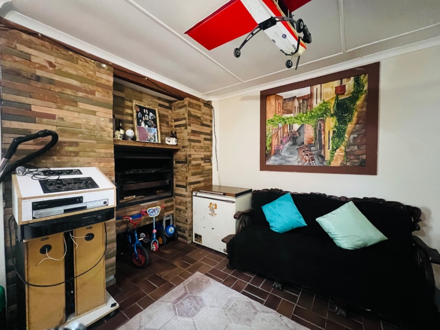 4 Bedroom Property for Sale in Twee Rivieren Western Cape